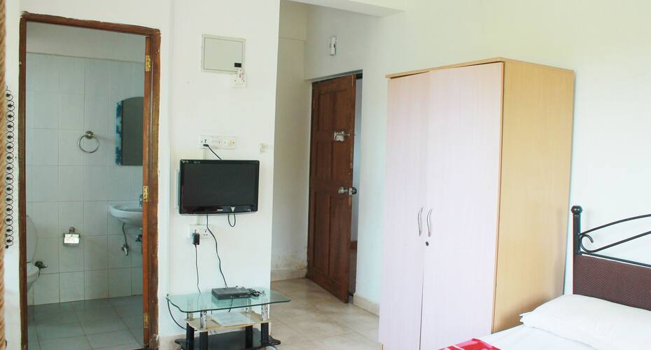 Blue Beach Resort Baga, Goa 4